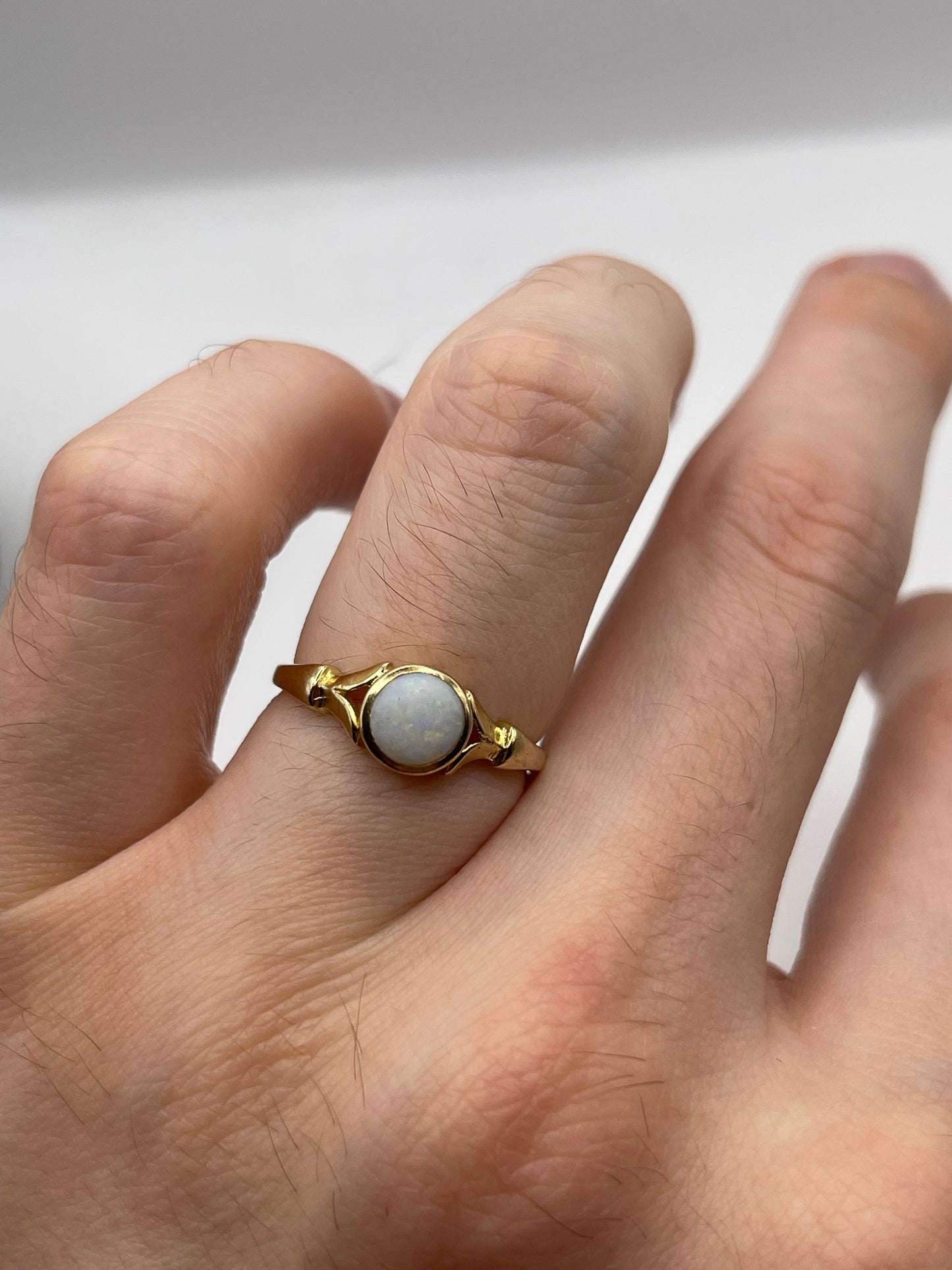 9ct gold opal ring