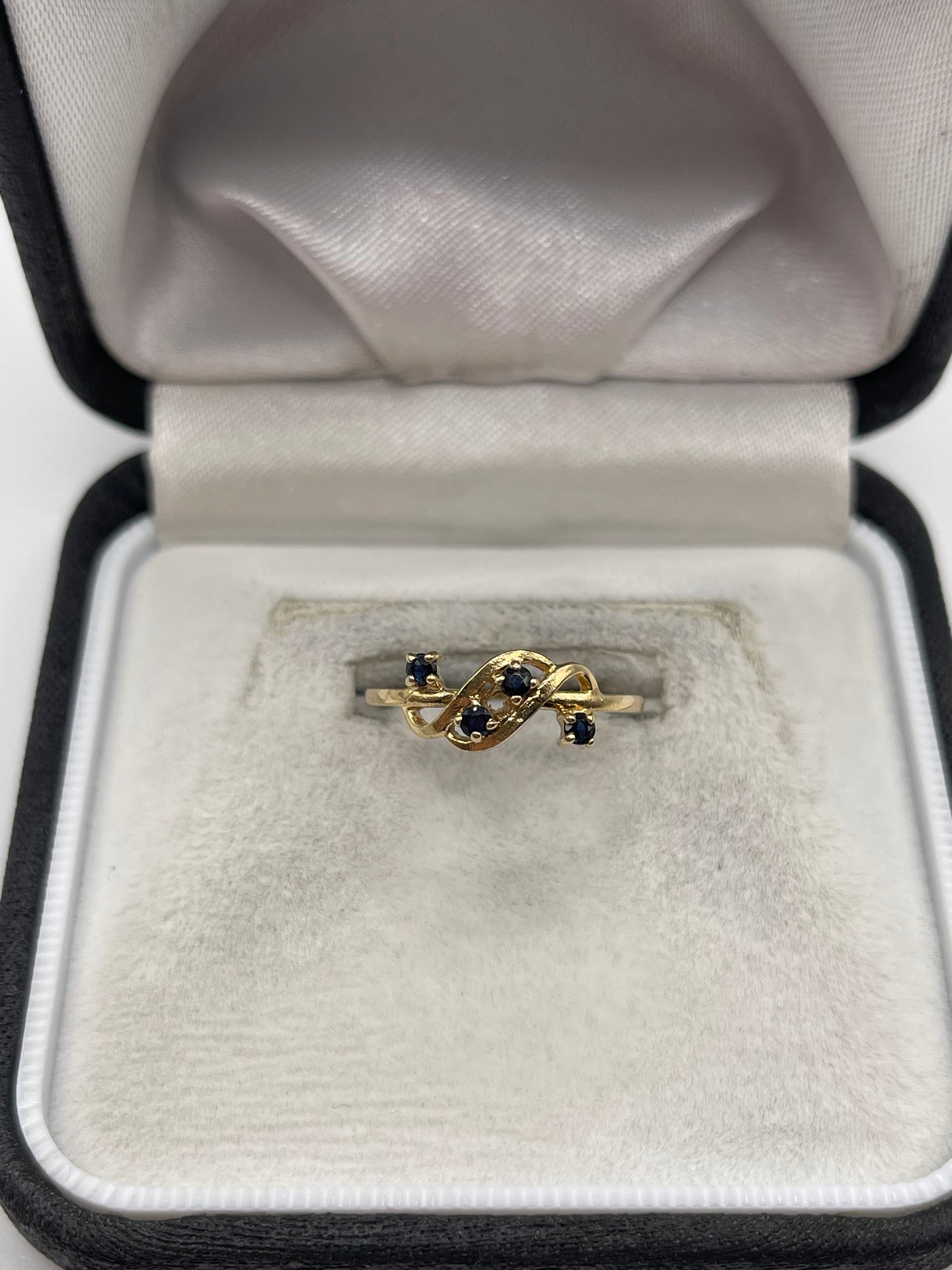 9ct gold sapphire ring