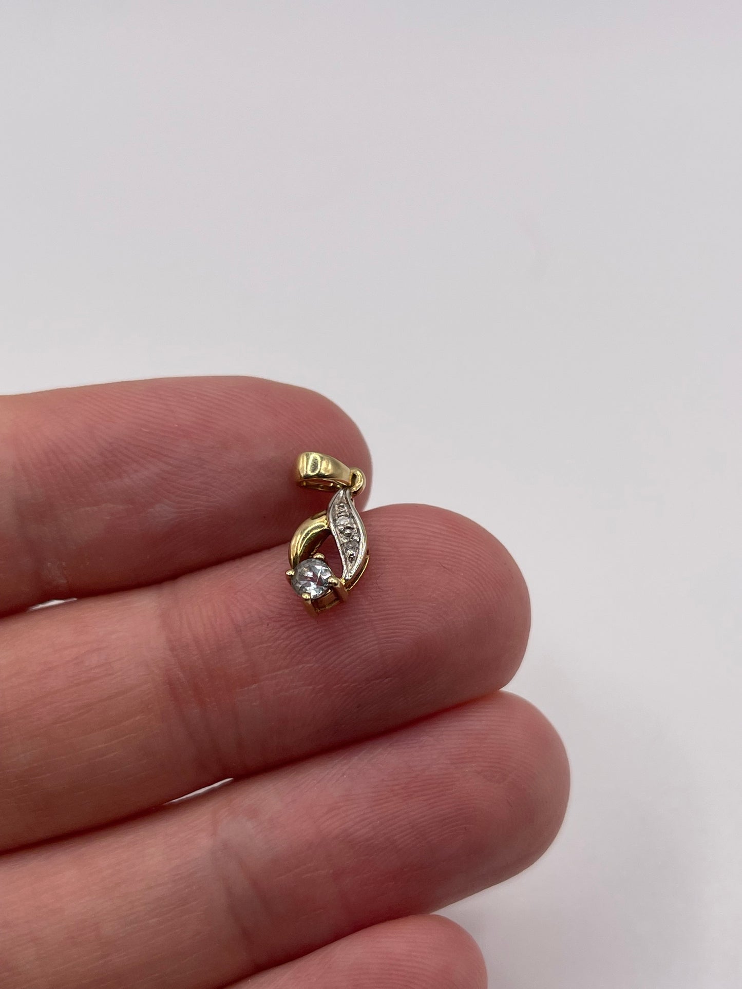 9ct gold blue topaz and diamond pendant