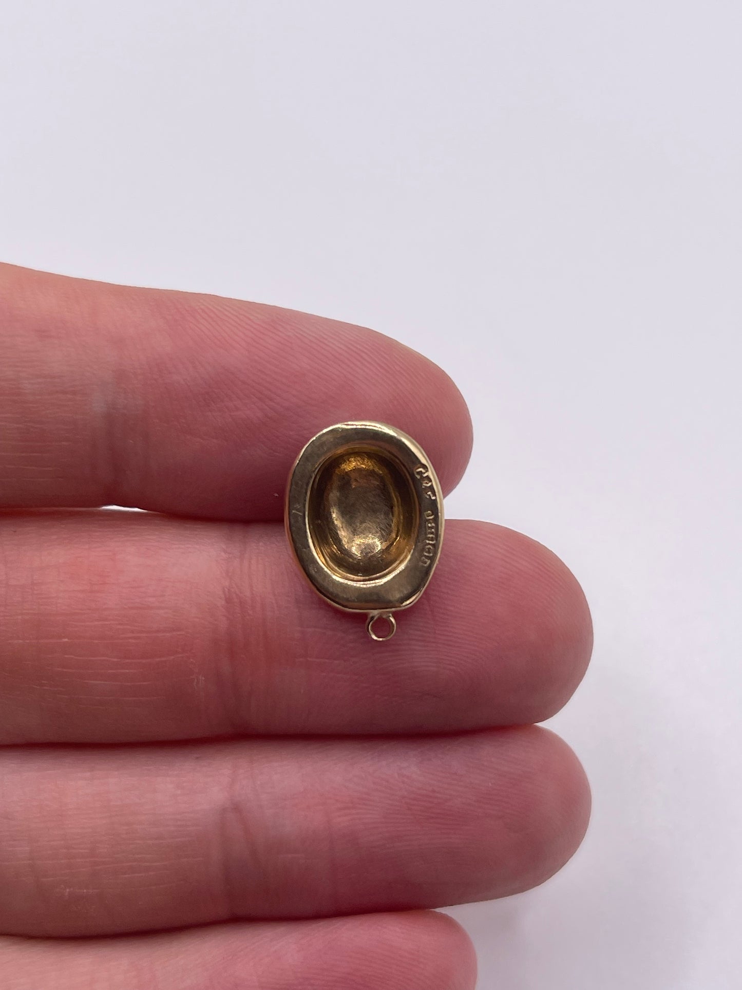 9ct gold hat charm