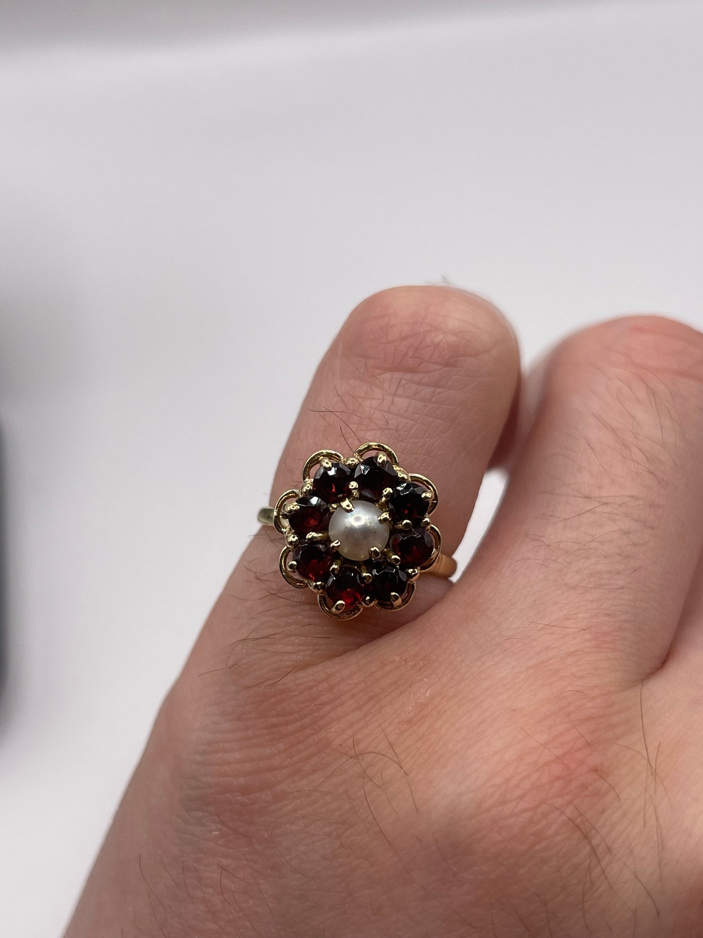 9ct gold garnet and pearl ring