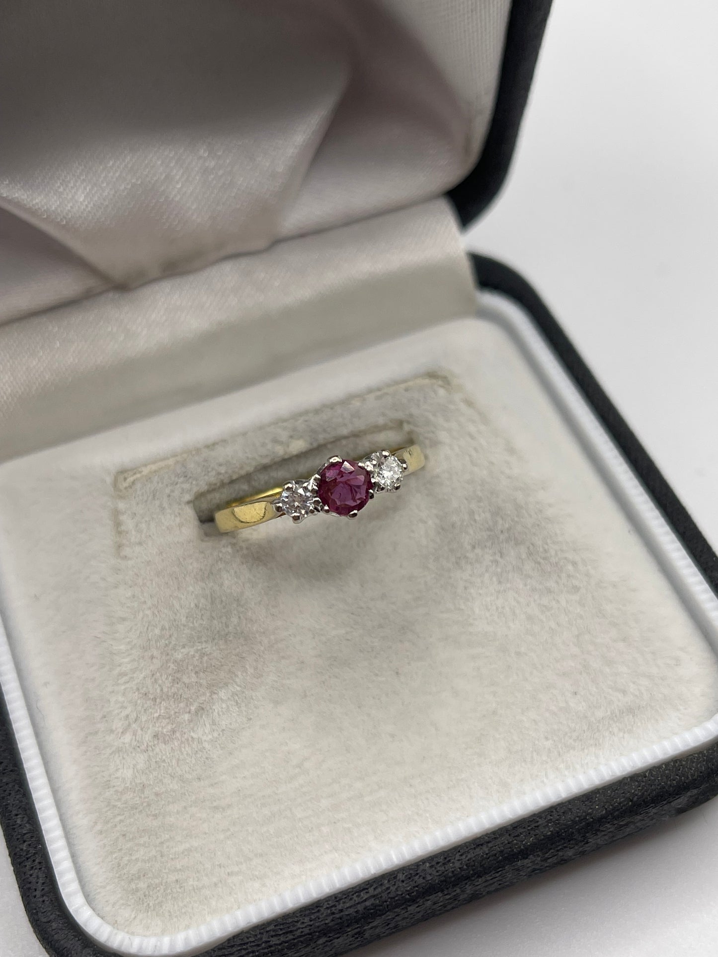 18ct gold ruby and diamond ring