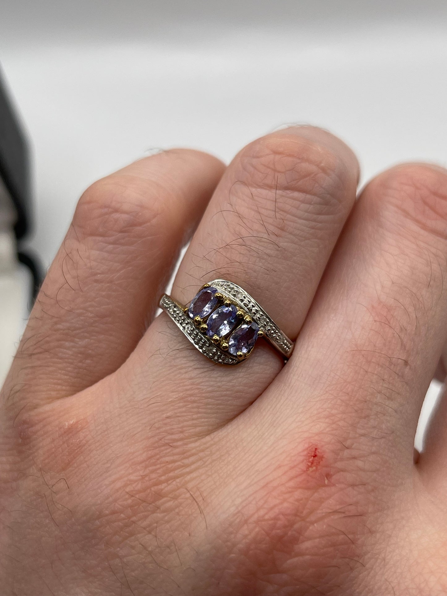 9ct gold tanzanite and diamond ring