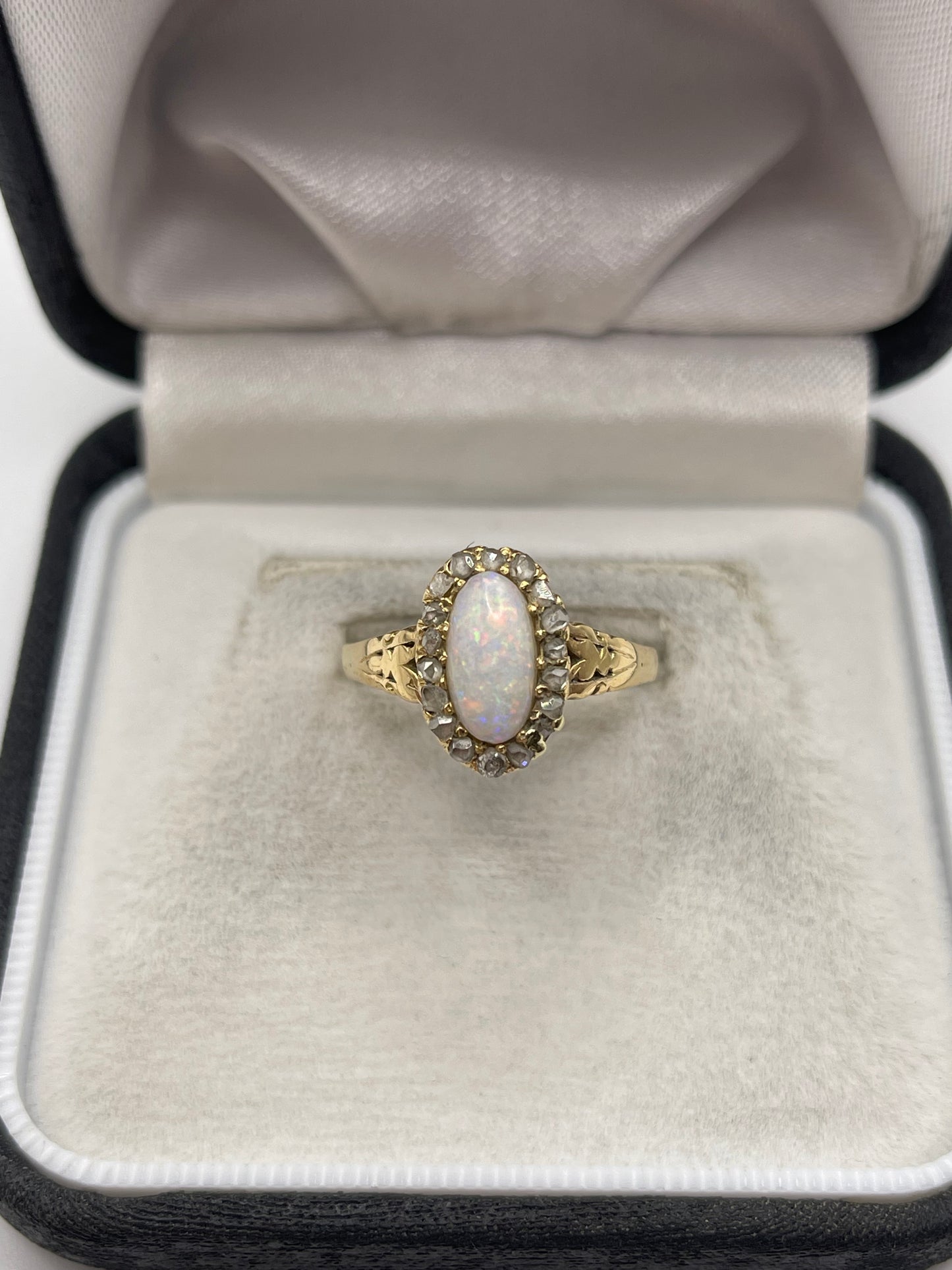 18ct gold opal and diamond ring