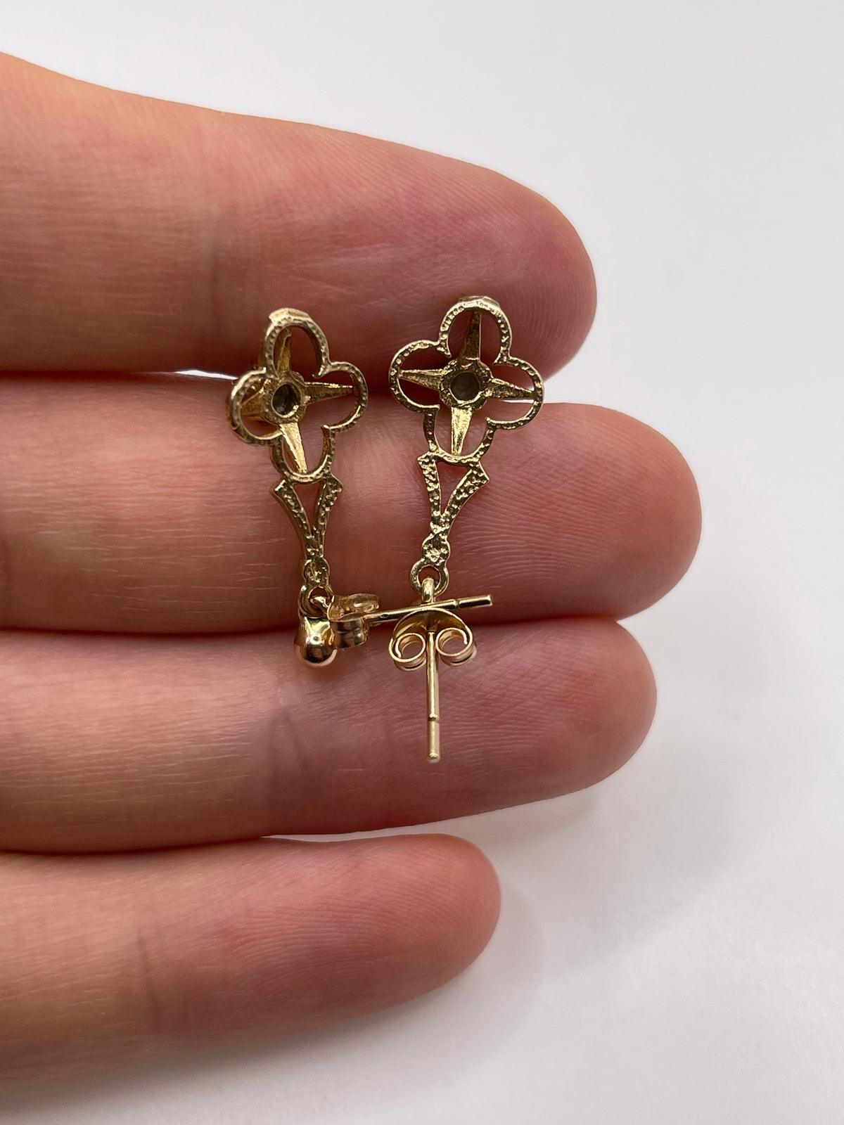 9ct gold emerald earrings