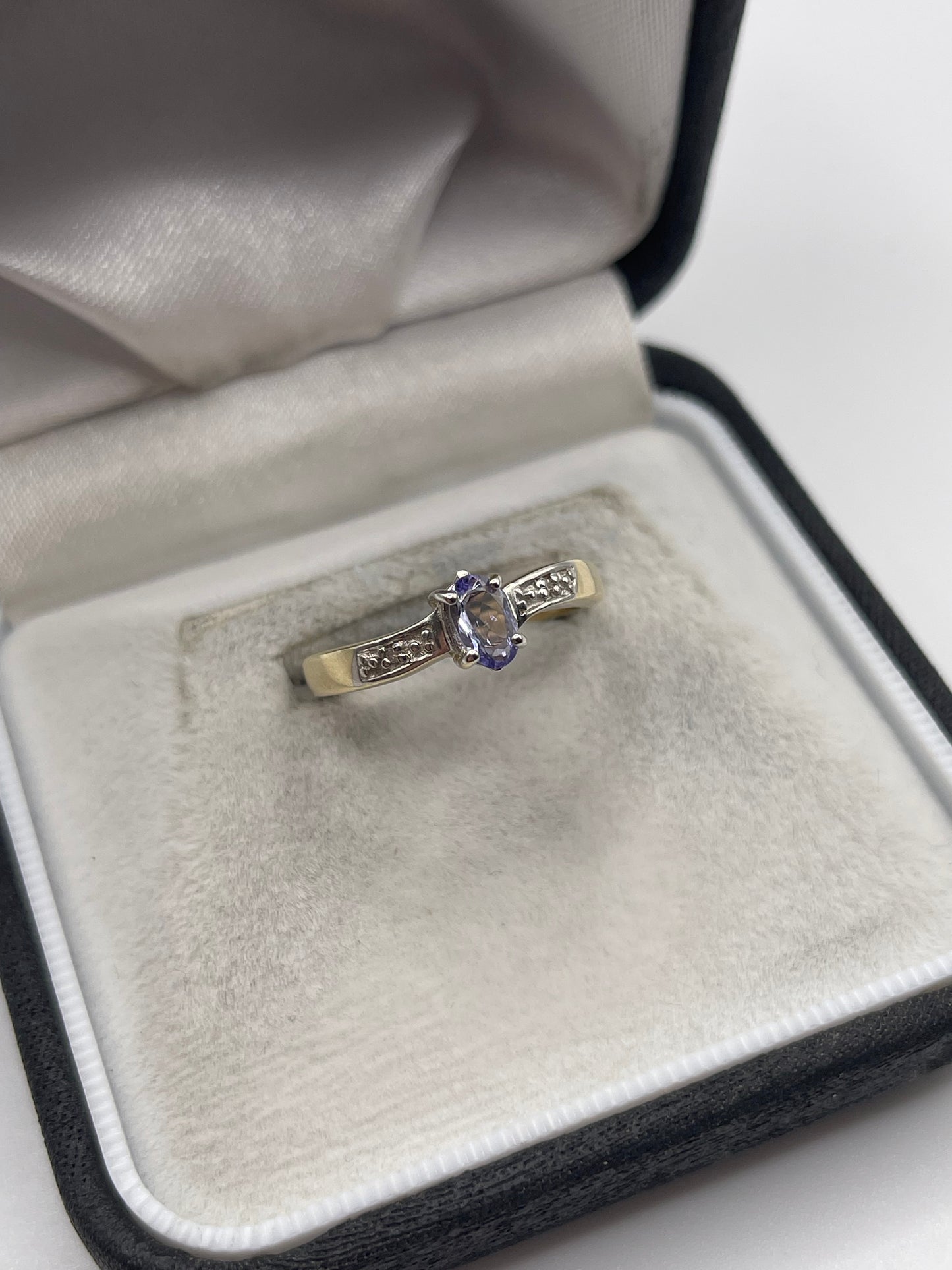 9ct gold tanzanite and diamond ring