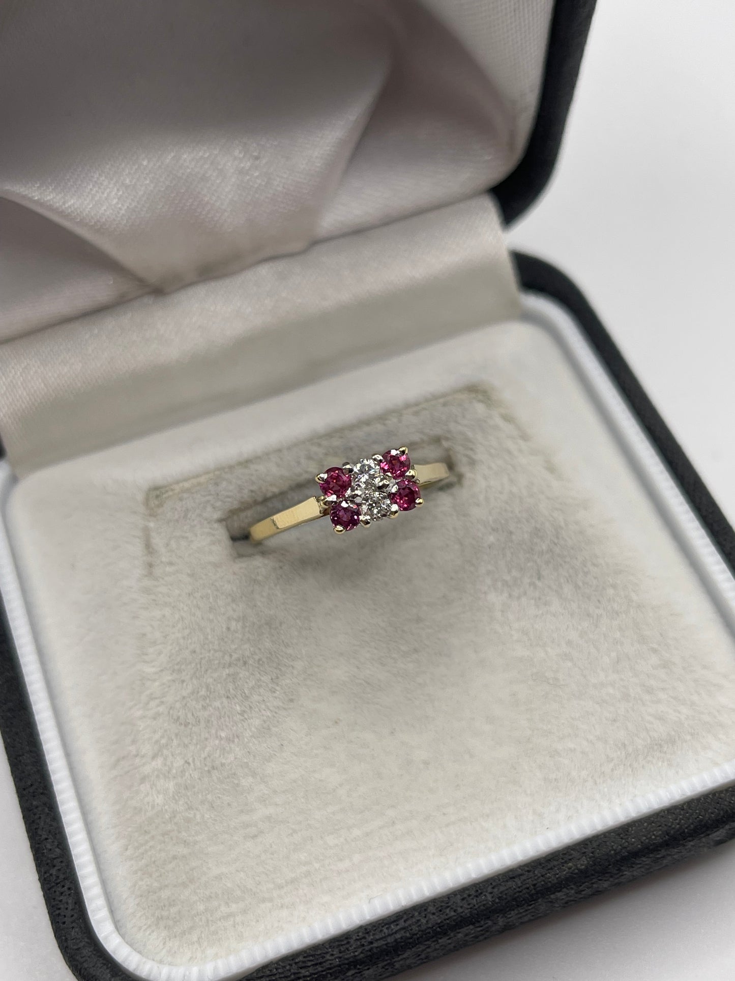 18ct gold ruby and diamond ring