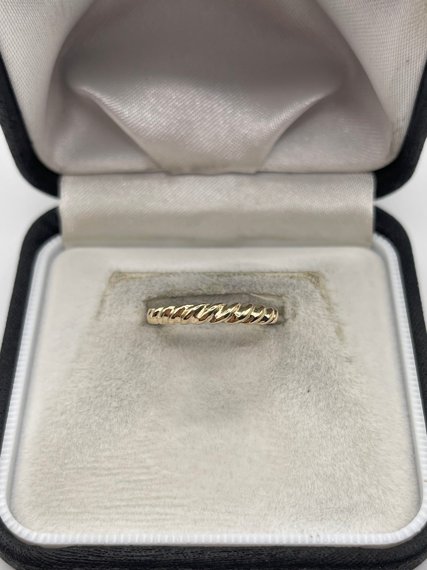 9ct gold croissant ring