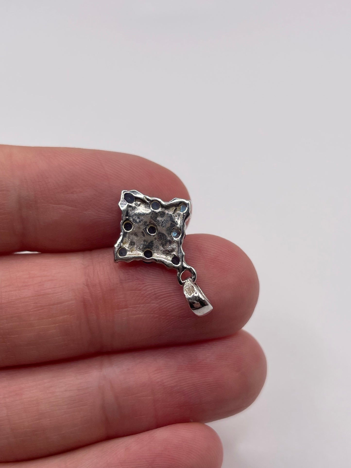 9ct white gold blue apatite pendant