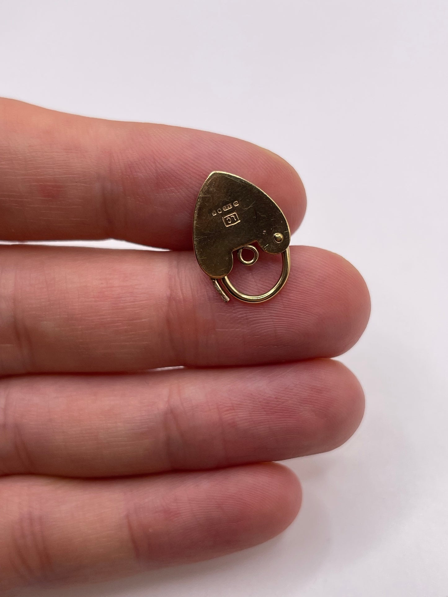 9ct gold padlock 11