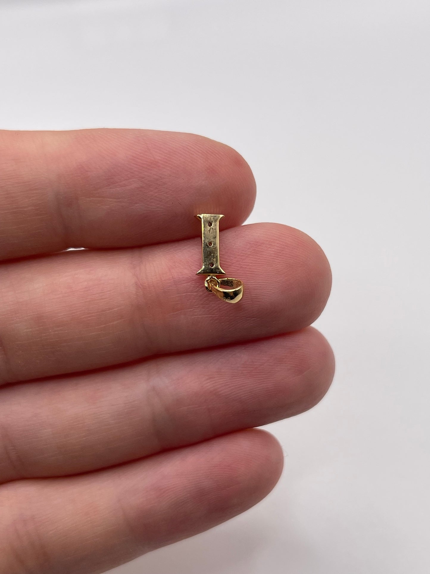 9ct gold diamond initial I pendant