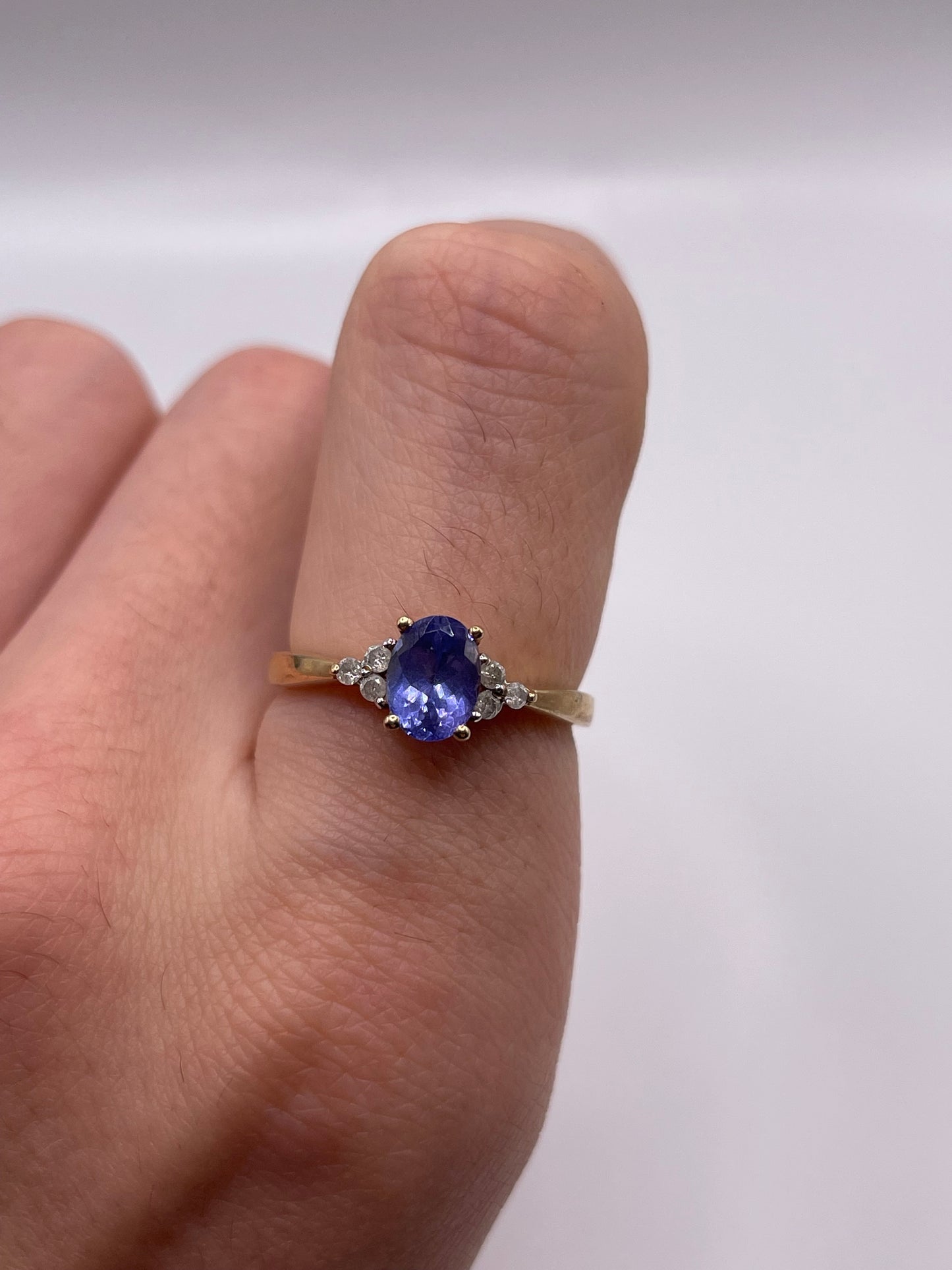 9ct gold tanzanite and diamond ring