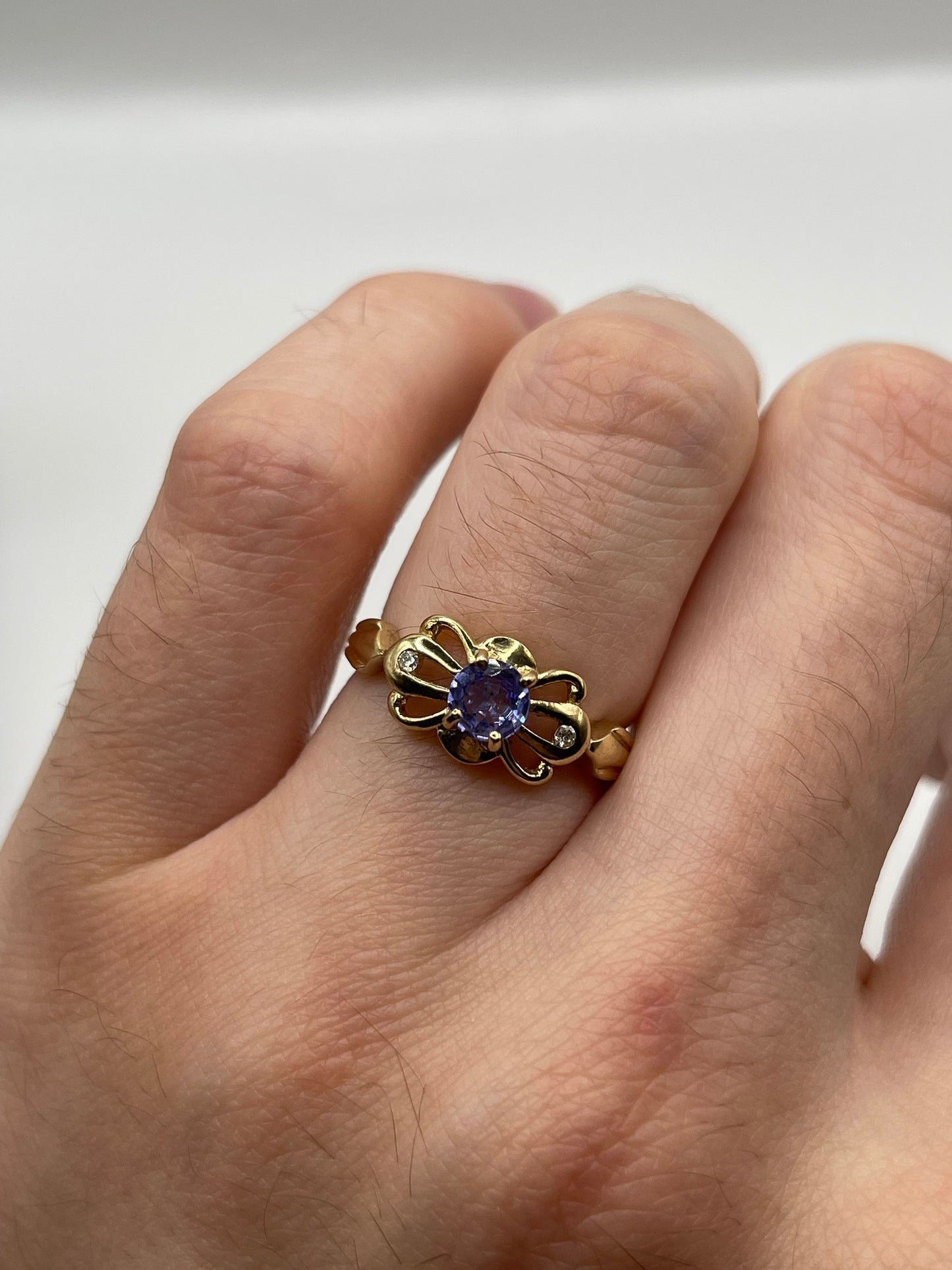 9ct gold tanzanite and diamond ring