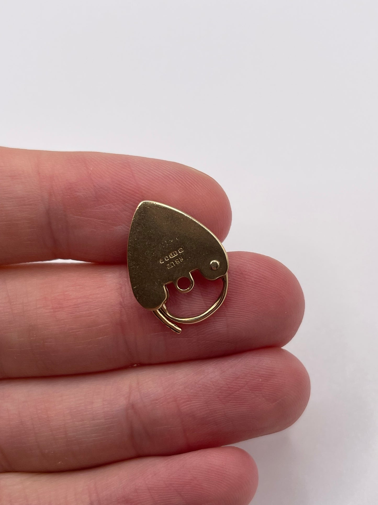 9ct gold padlock 122