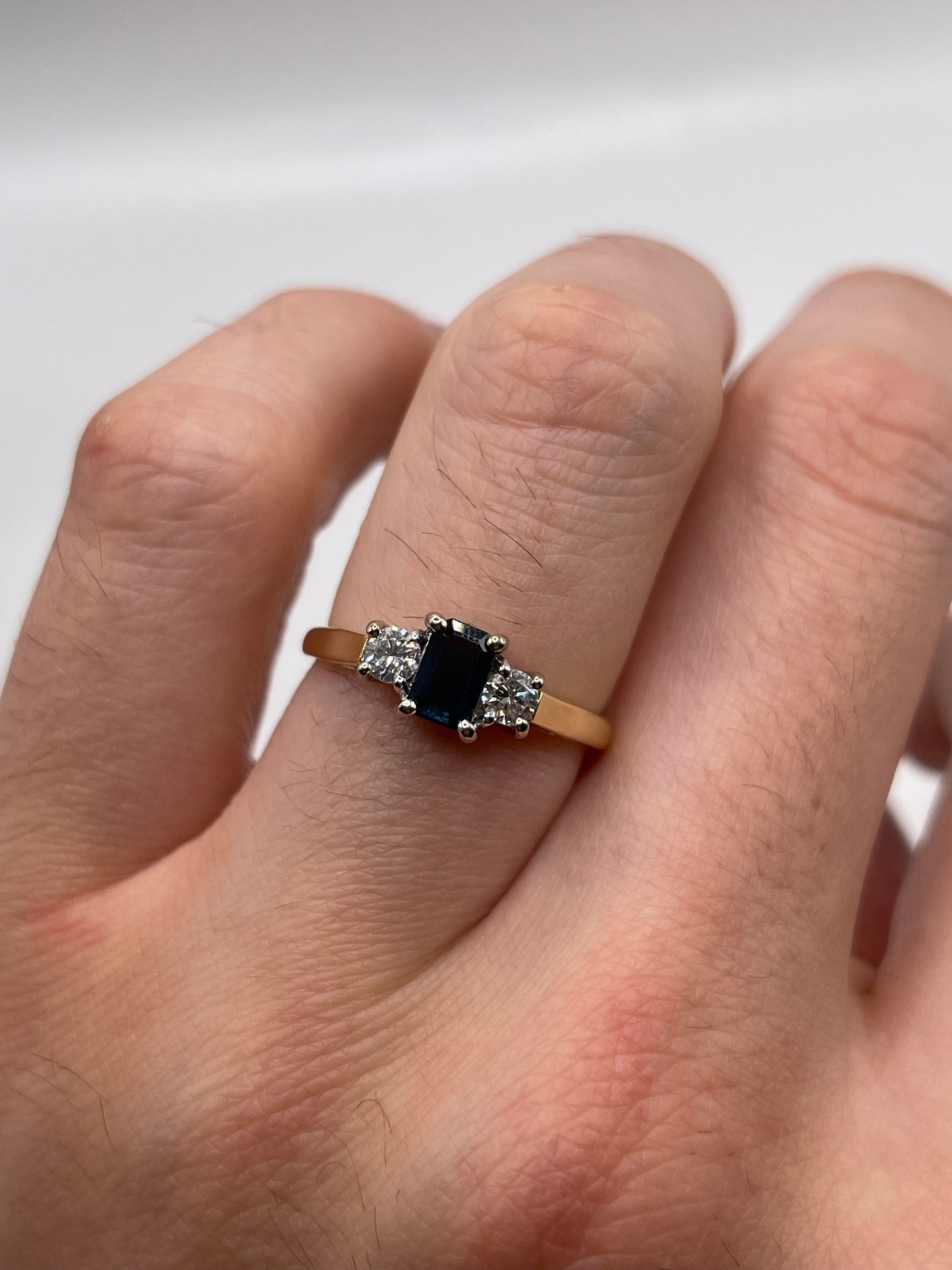 18ct gold sapphire and diamond ring