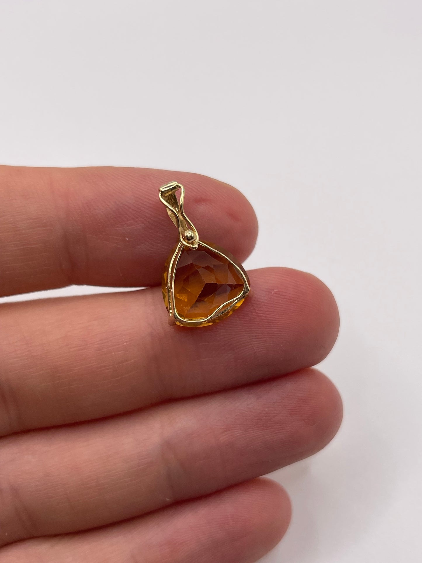 9ct gold citrine pendant