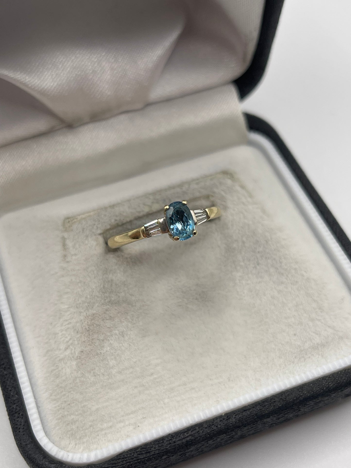 9ct gold topaz and diamond ring