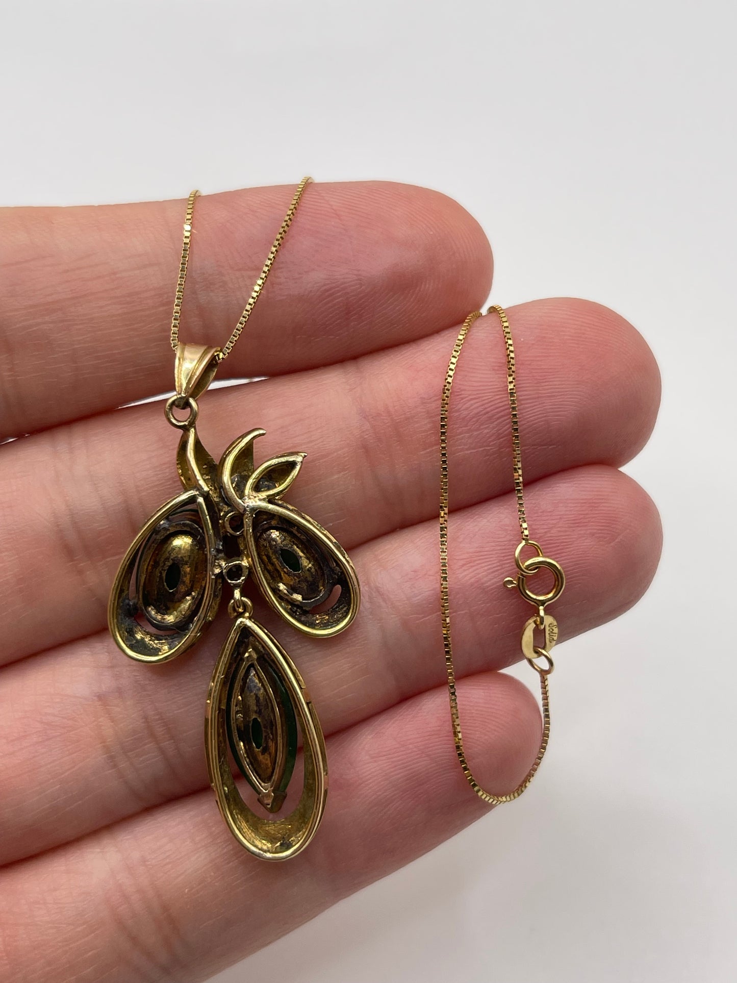 14ct gold jade and diamond necklace