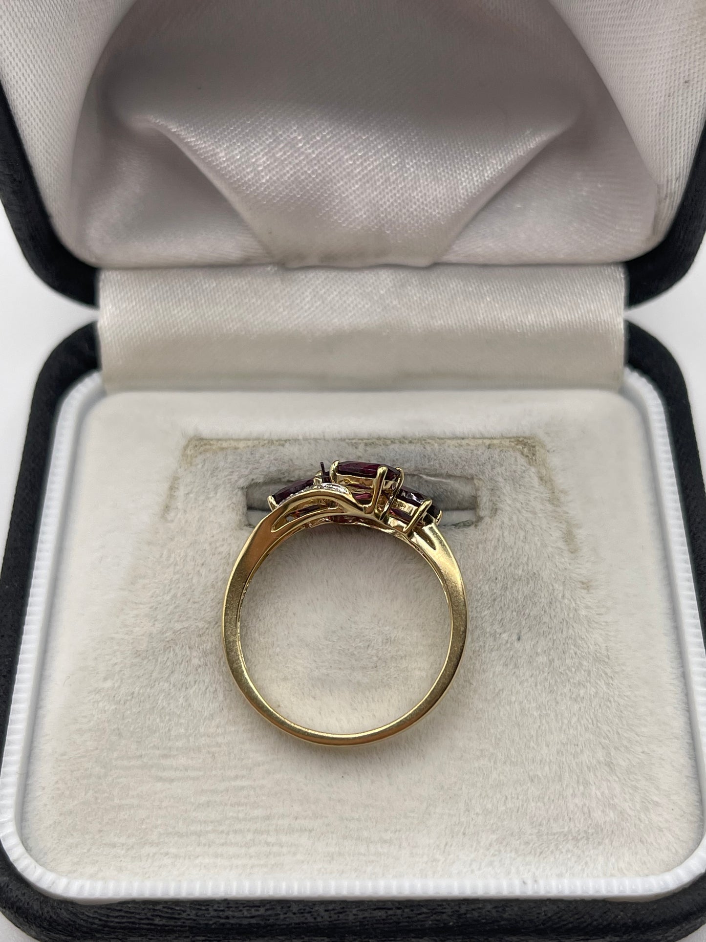 9ct gold garnet and diamond ring