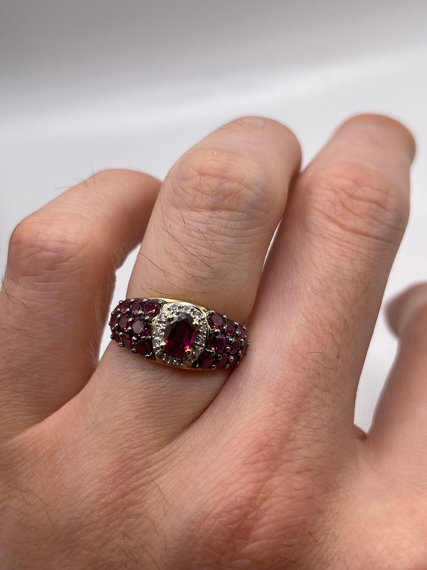 9ct gold garnet and diamond ring