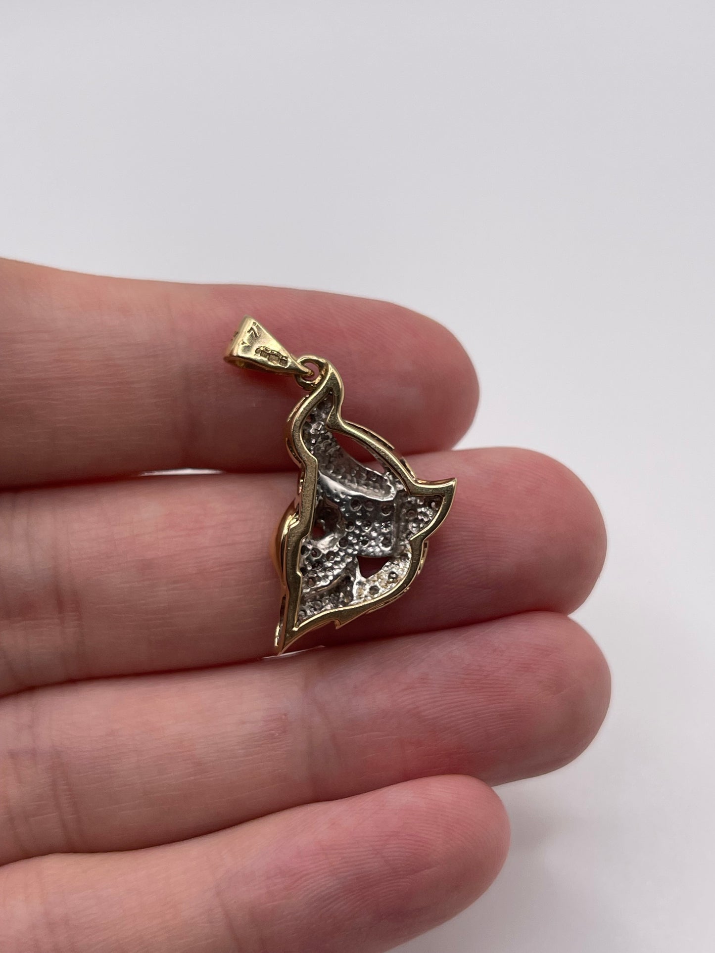 9ct gold diamond cluster pendant