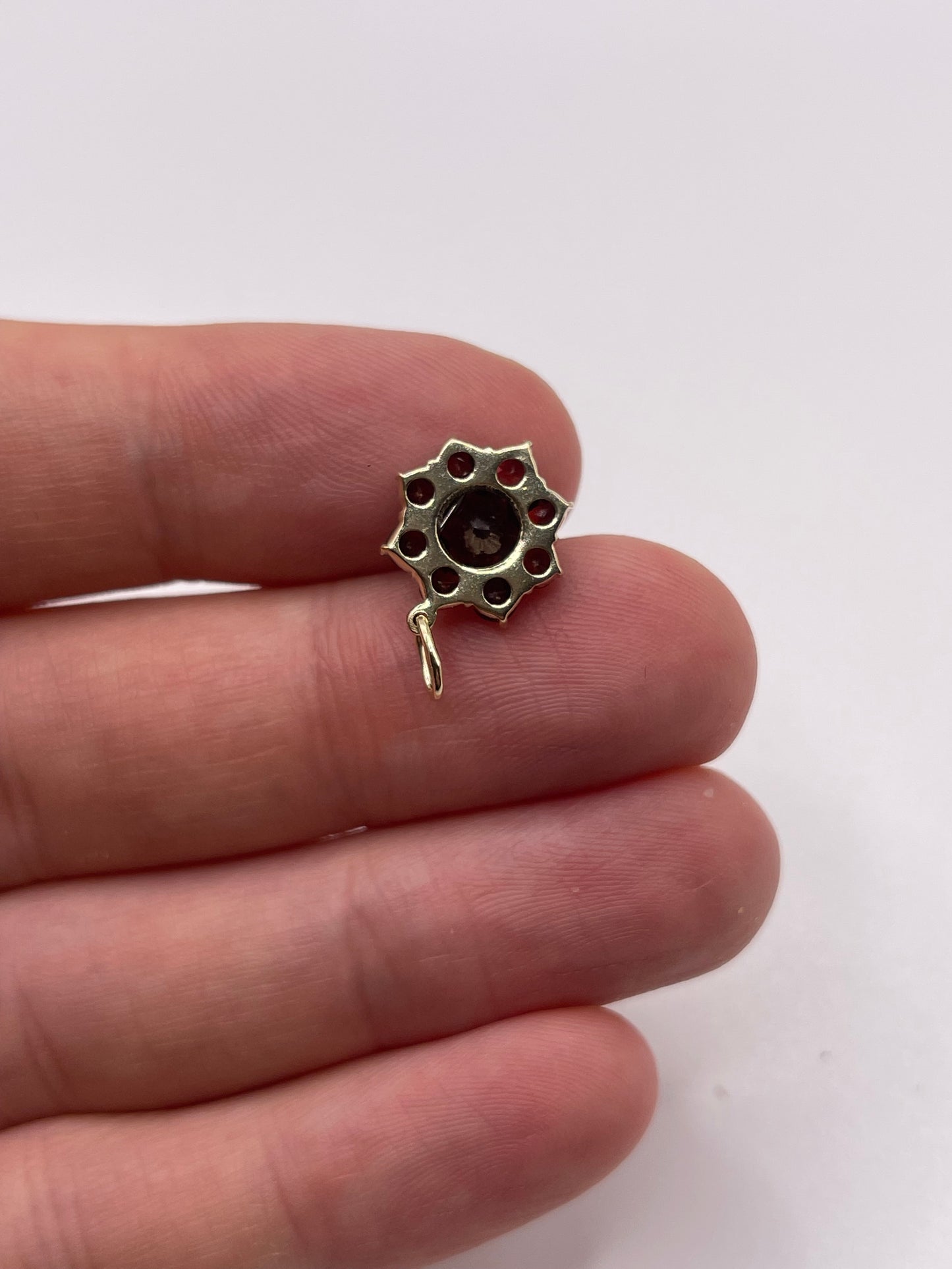 9ct gold garnet cluster pendant
