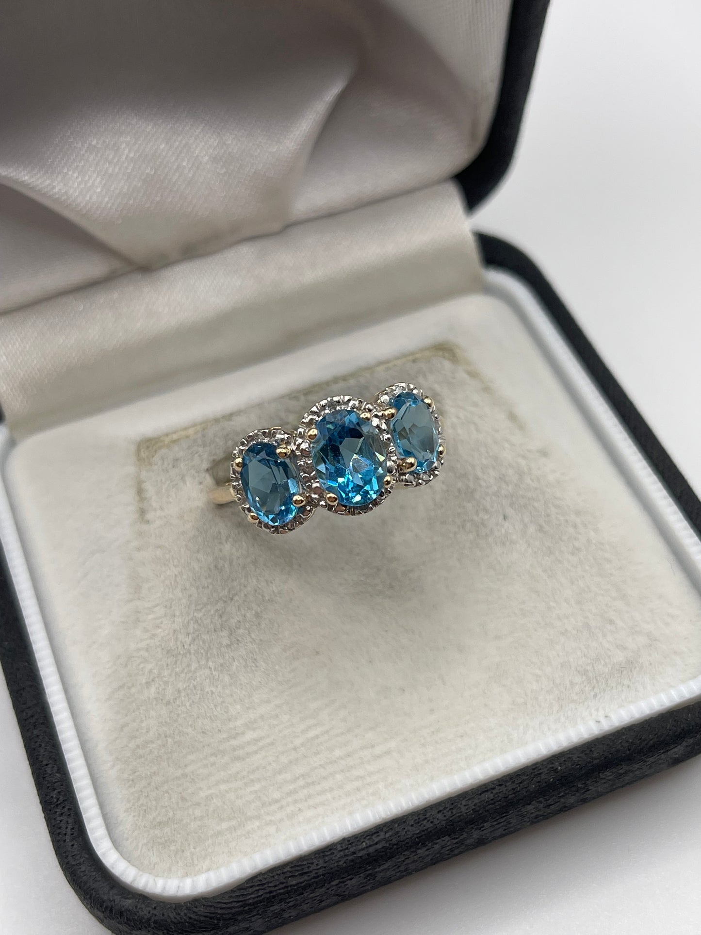 9ct gold topaz and diamond ring