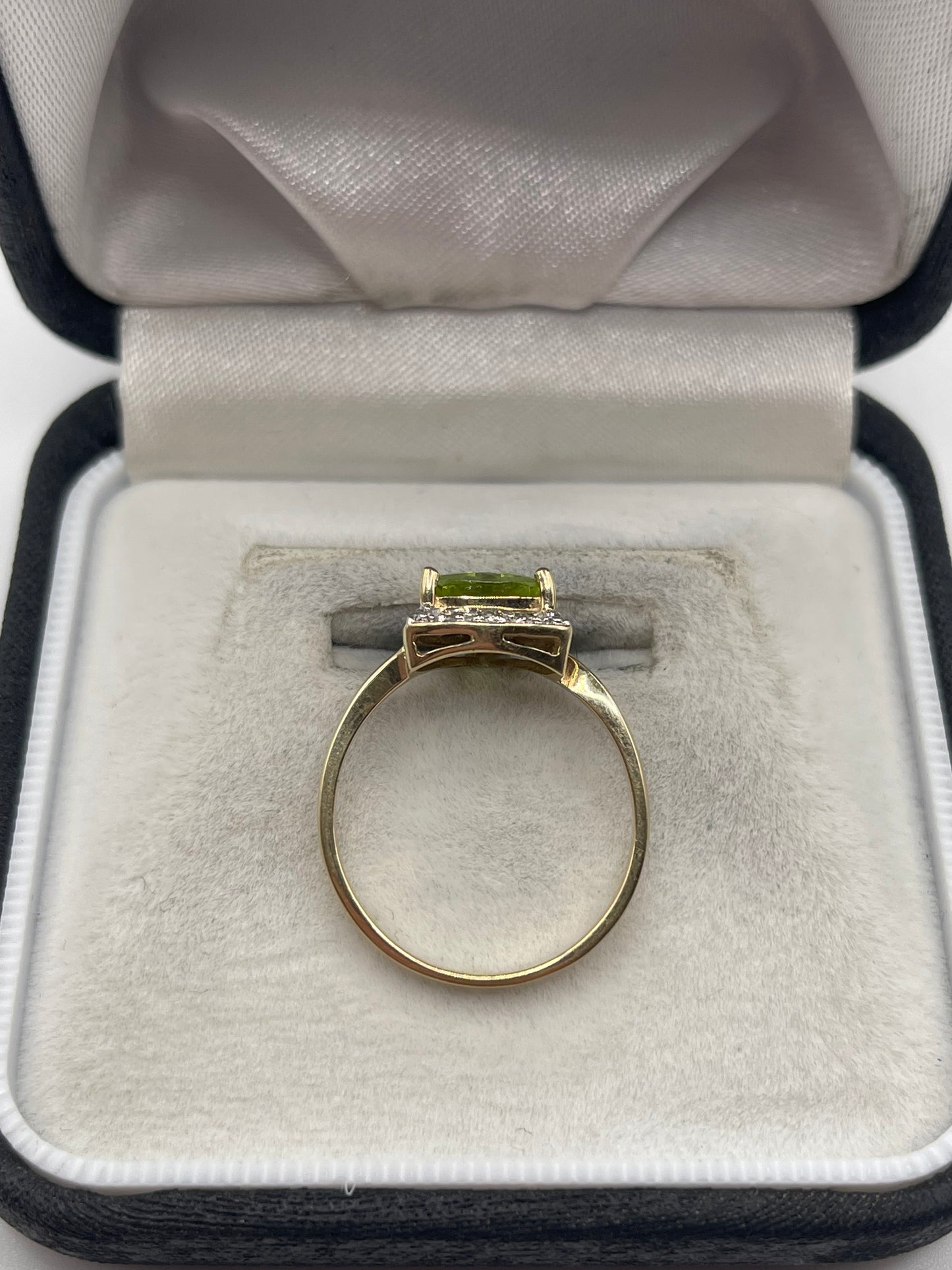 9ct gold peridot and diamond ring