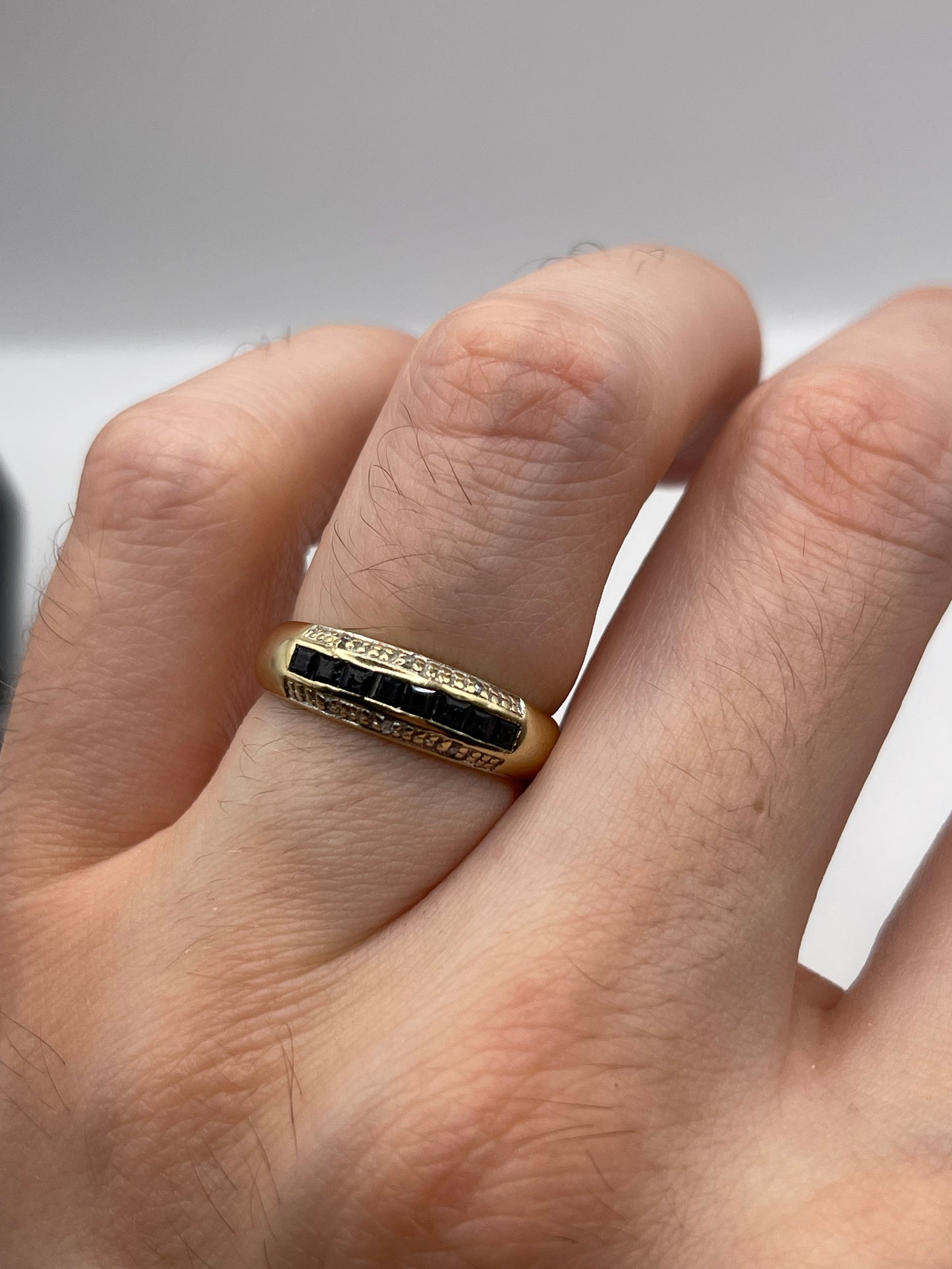 9ct gold sapphire and diamond ring