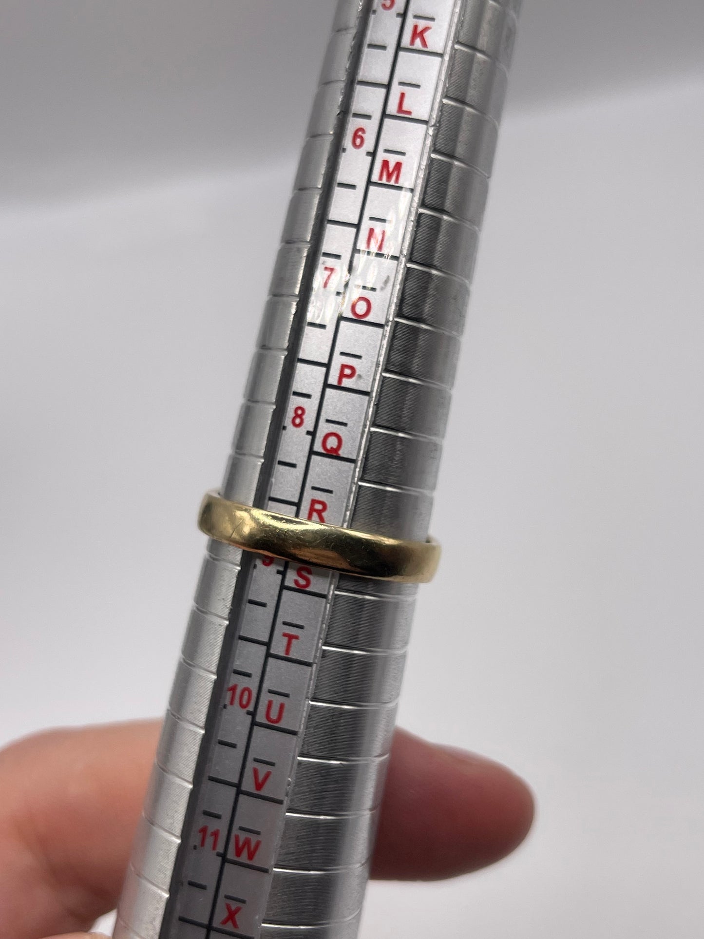 Heavy 9ct gold signet ring