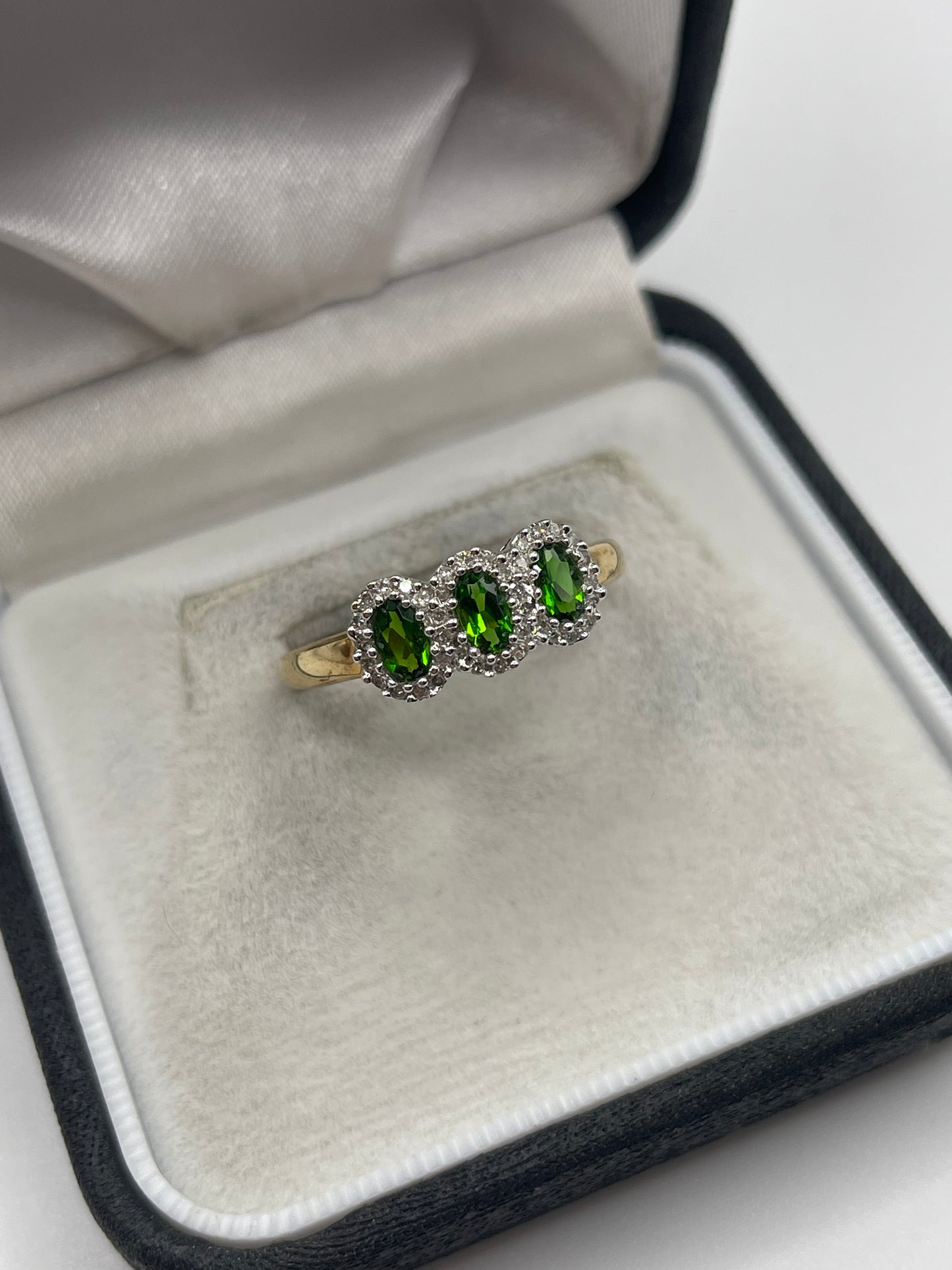 9ct gold diopside and diamond ring