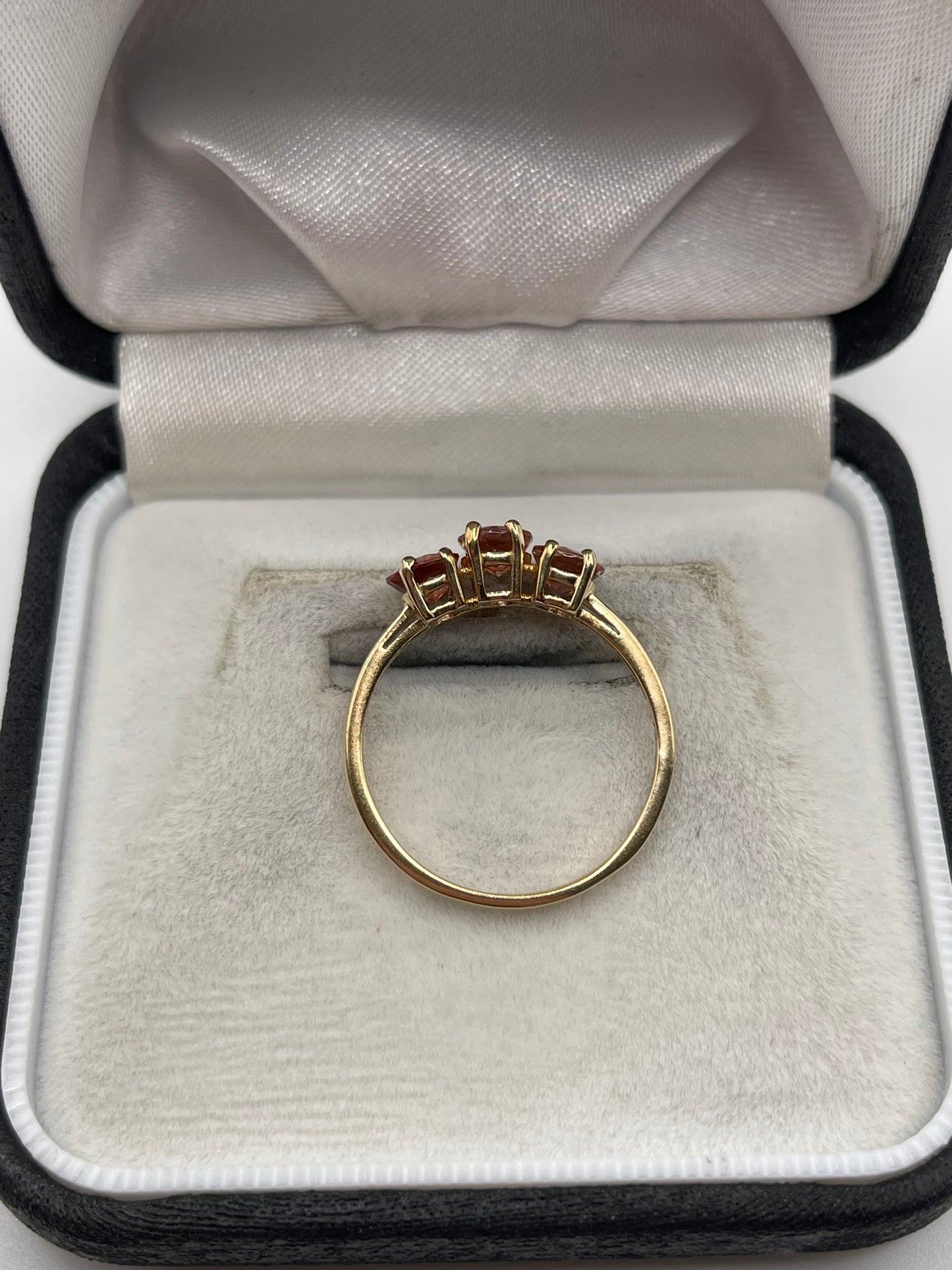 9ct gold quartz ring