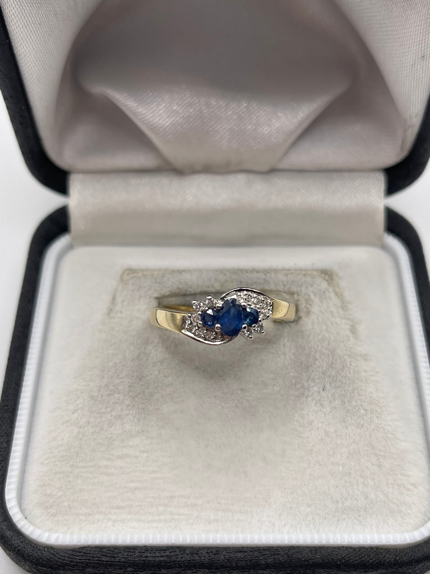 9ct gold sapphire and diamond ring