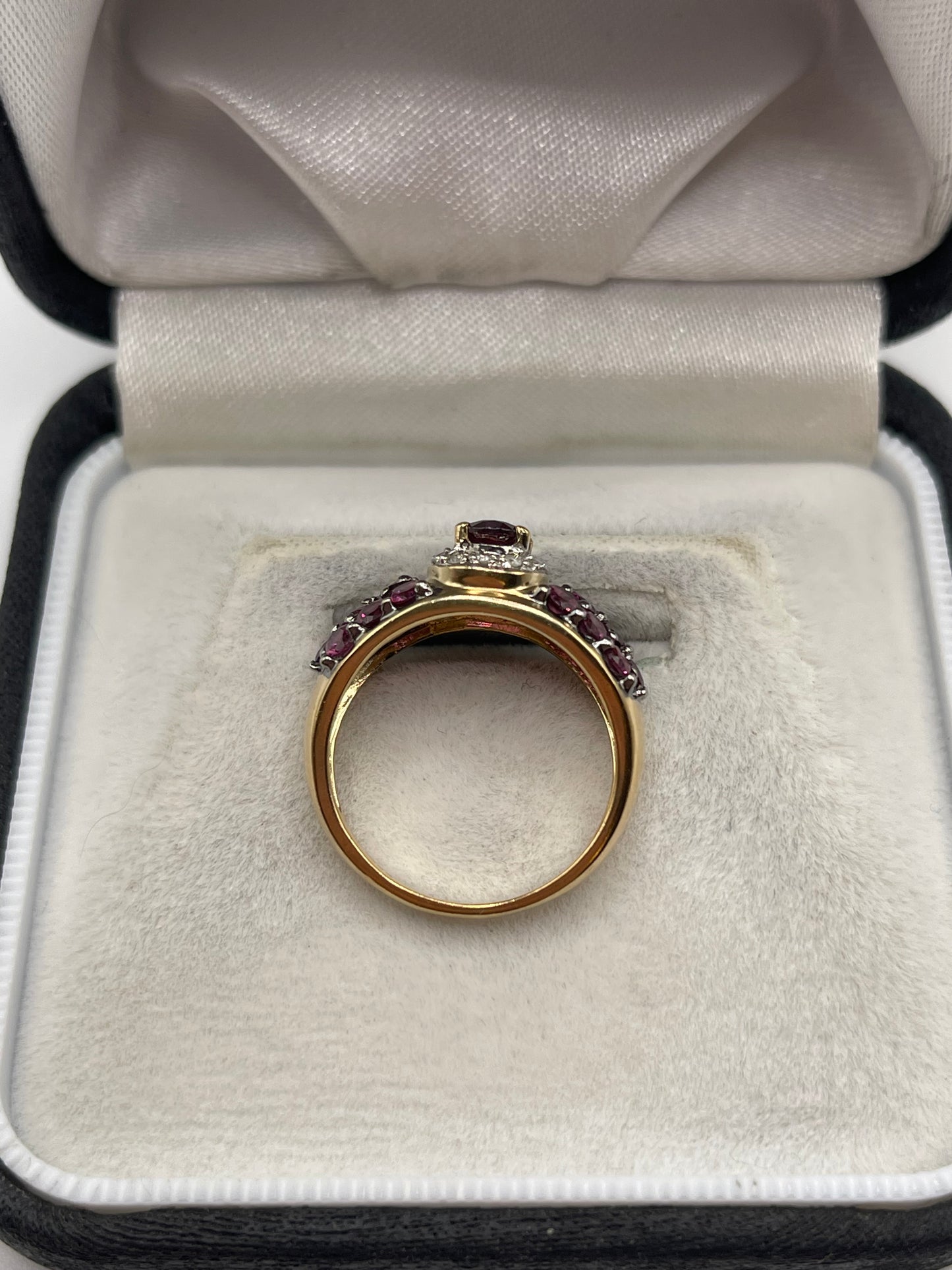 9ct gold garnet and diamond ring