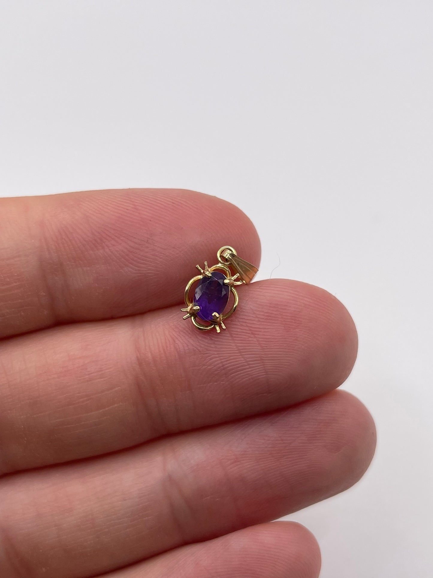 9ct gold amethyst pendant