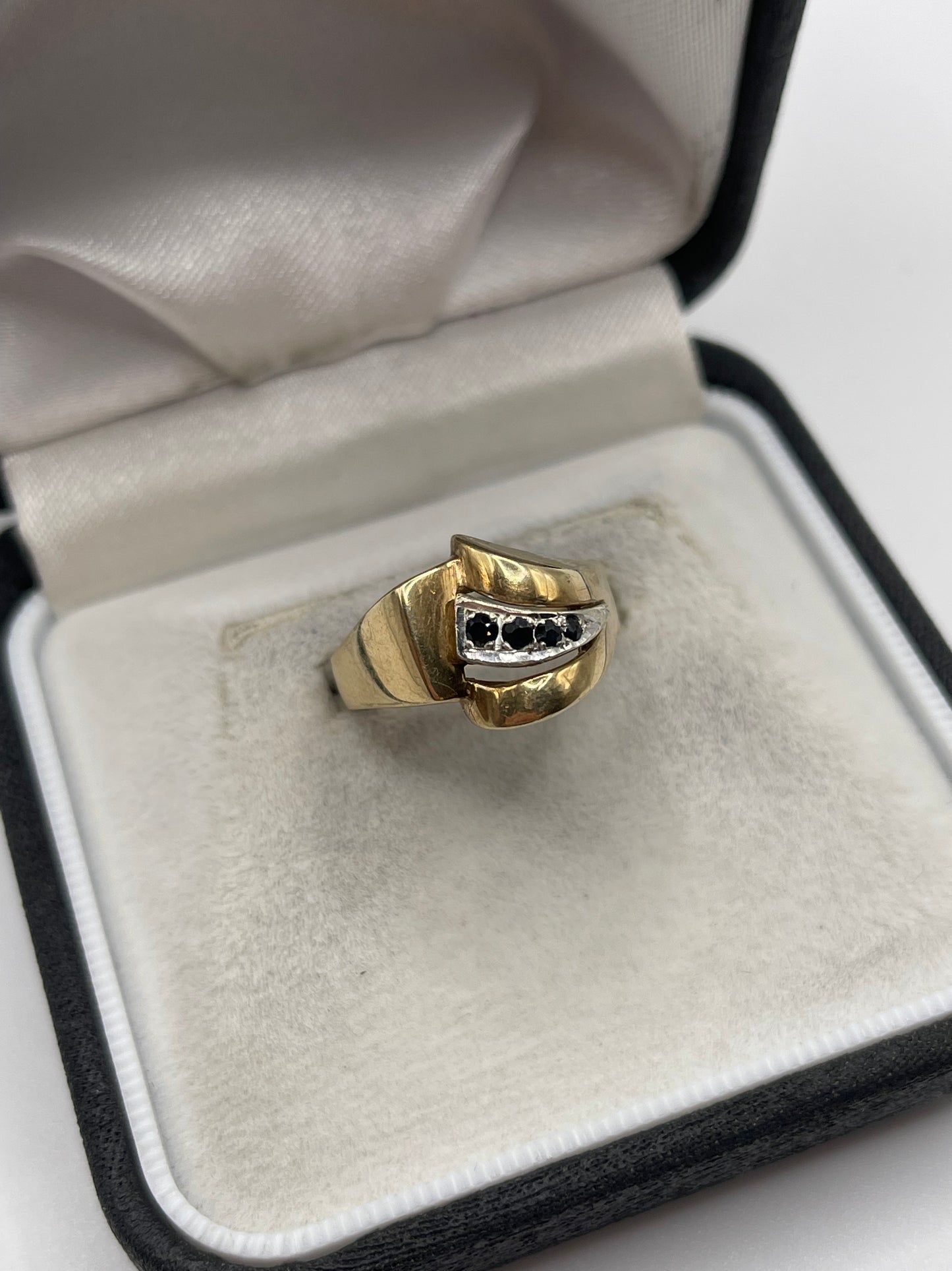 9ct gold sapphire ring
