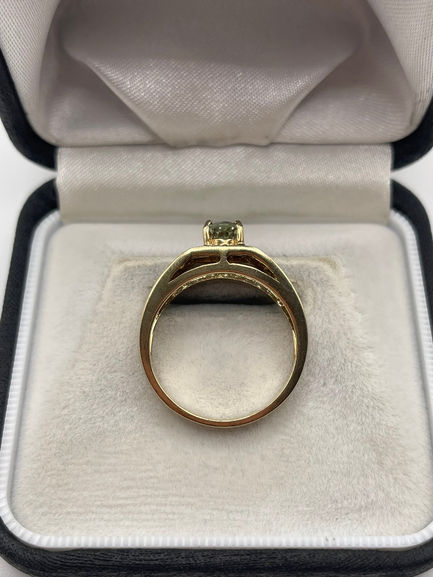 9ct gold quartz ring