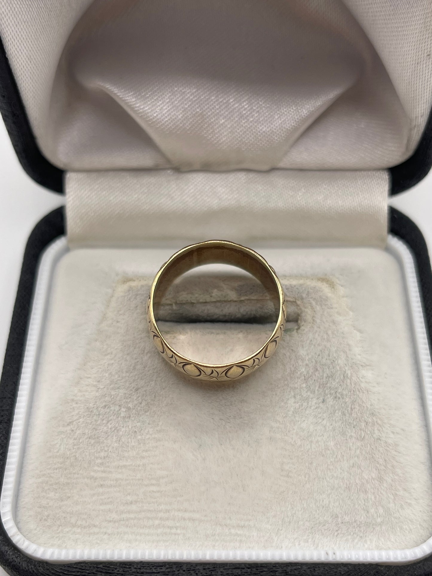 9ct gold patterned band