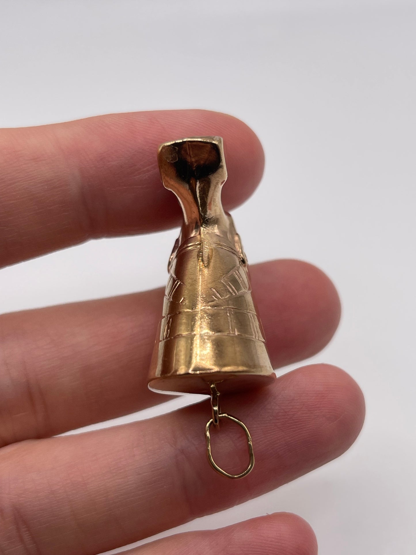 9ct gold Queen Nefertiti pendant