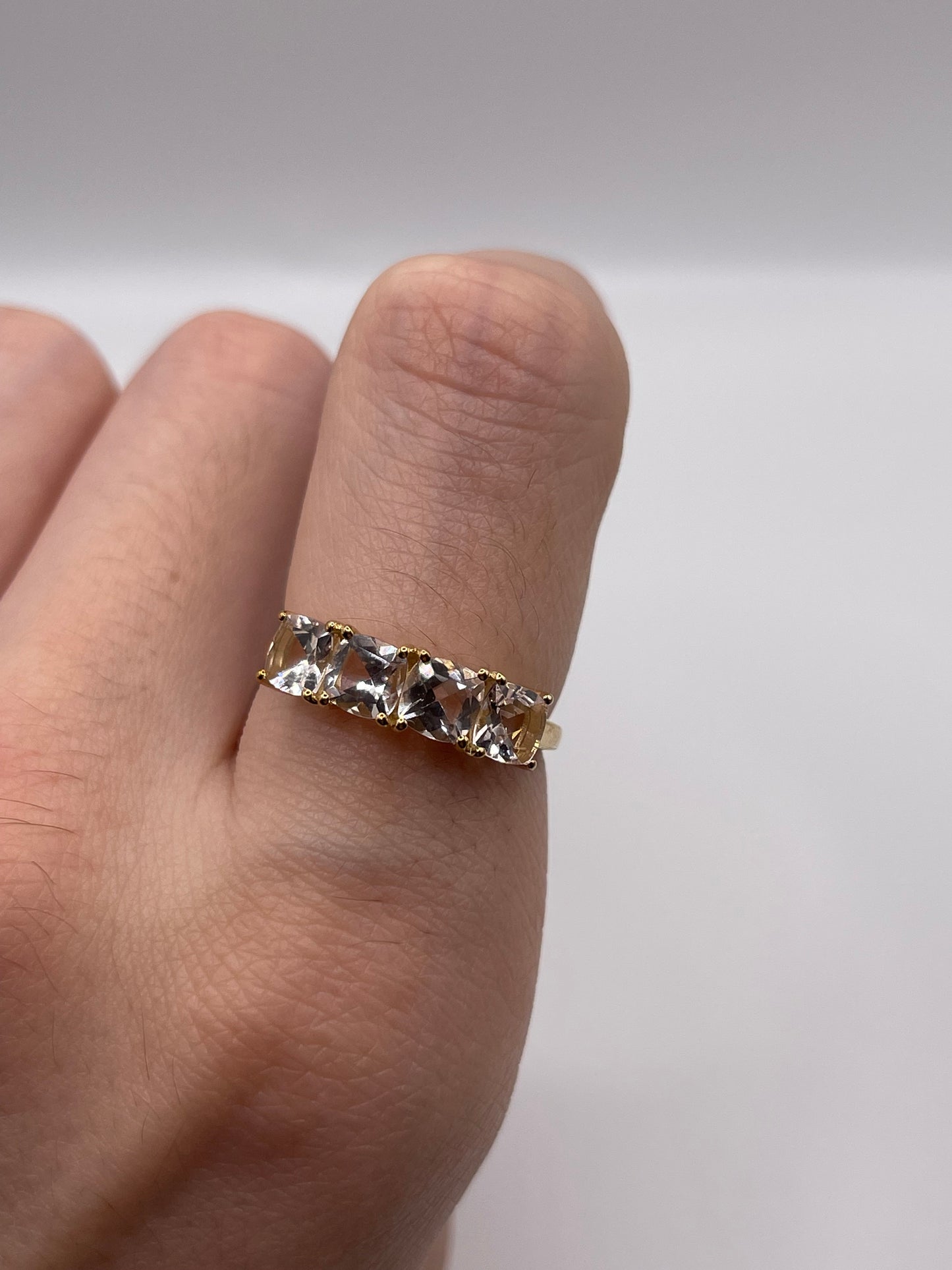9ct gold quartz ring