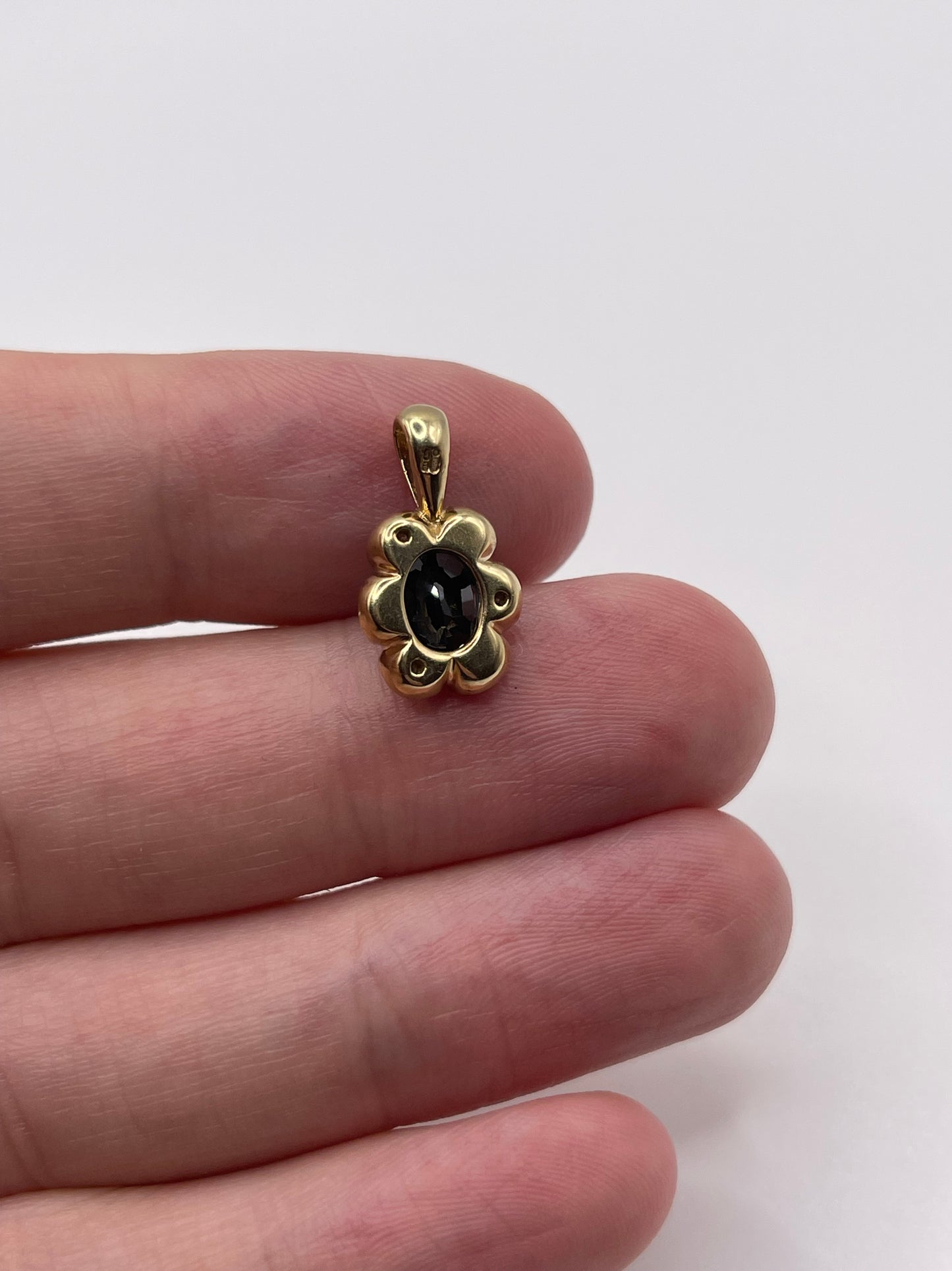 9ct gold sapphire and diamond pendant
