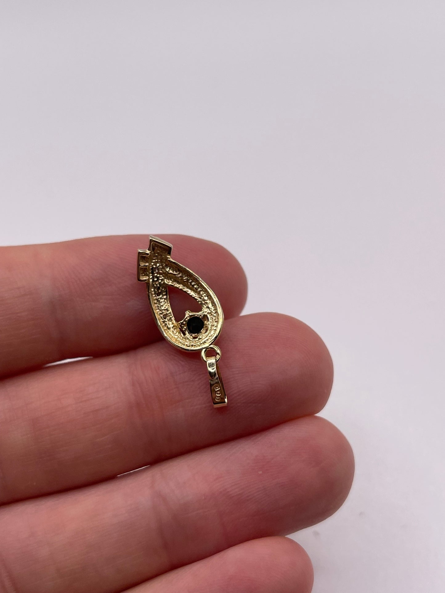 9ct gold sapphire and diamond pendant