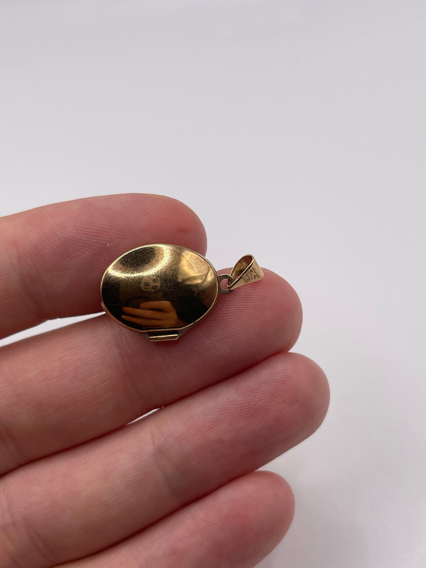 9ct gold diamond locket