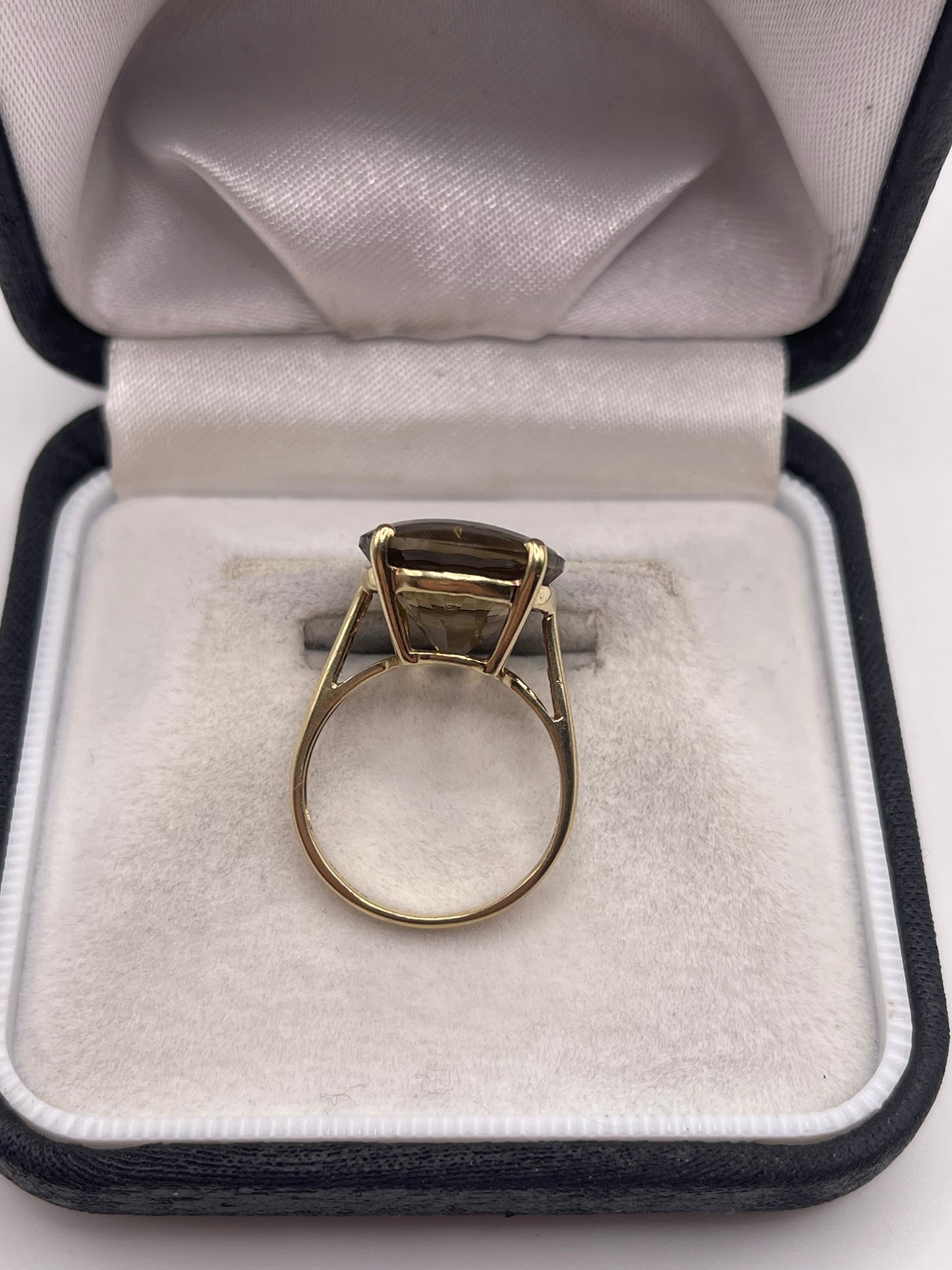 9ct gold quartz ring