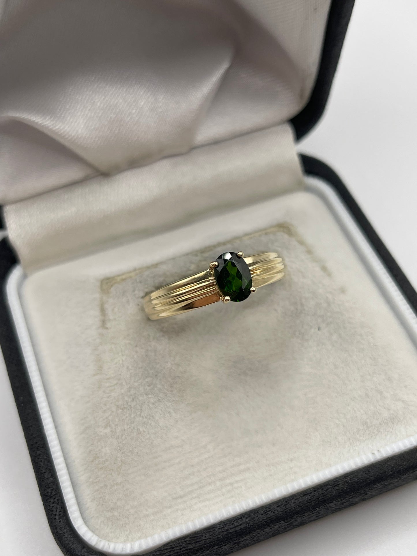 9ct gold diopside ring