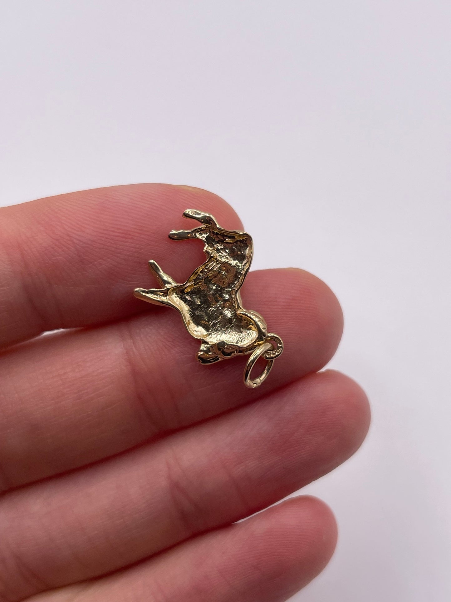 9ct gold Aries pendant