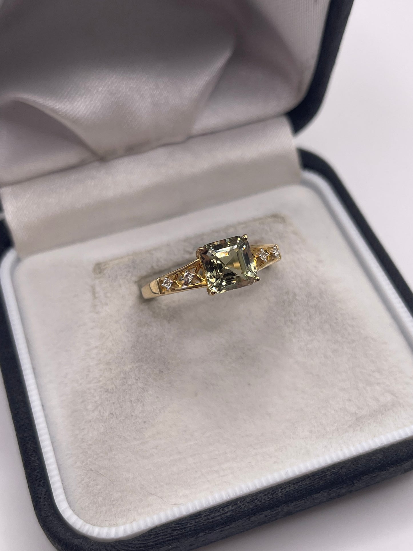 9ct gold quartz and zircon ring