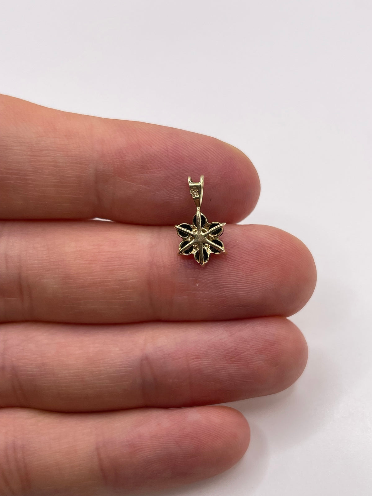 9ct gold sapphire and diamond pendant
