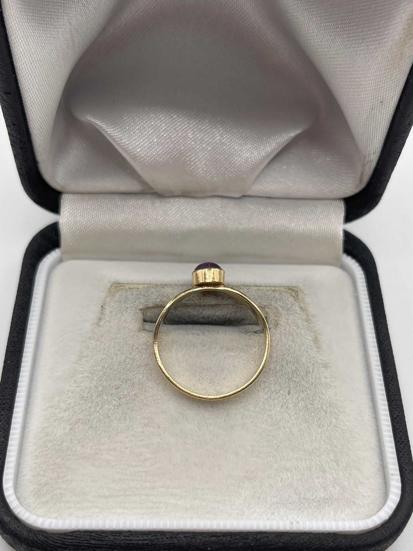 9ct gold cabochon amethyst ring