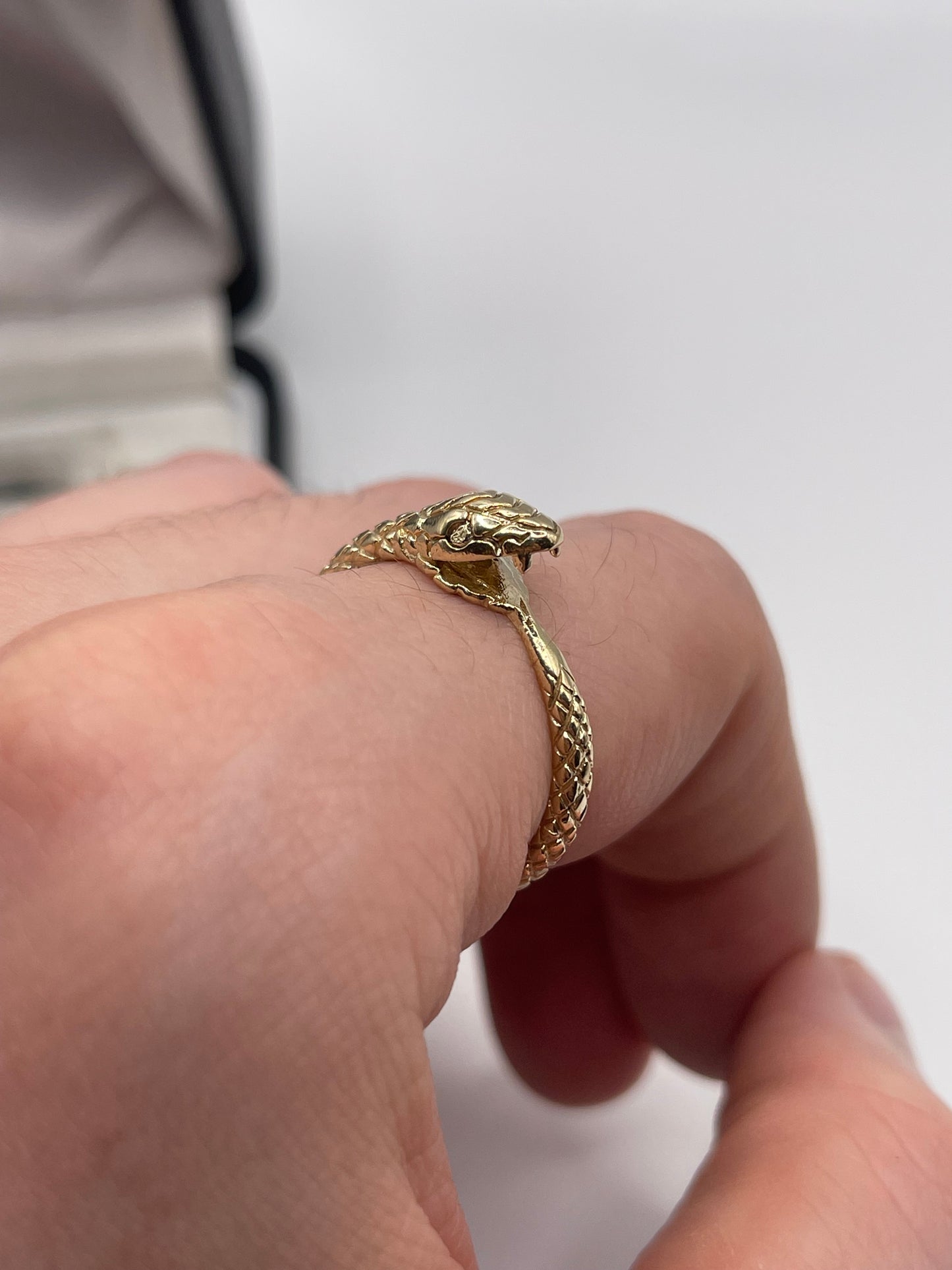 9ct gold snake ring
